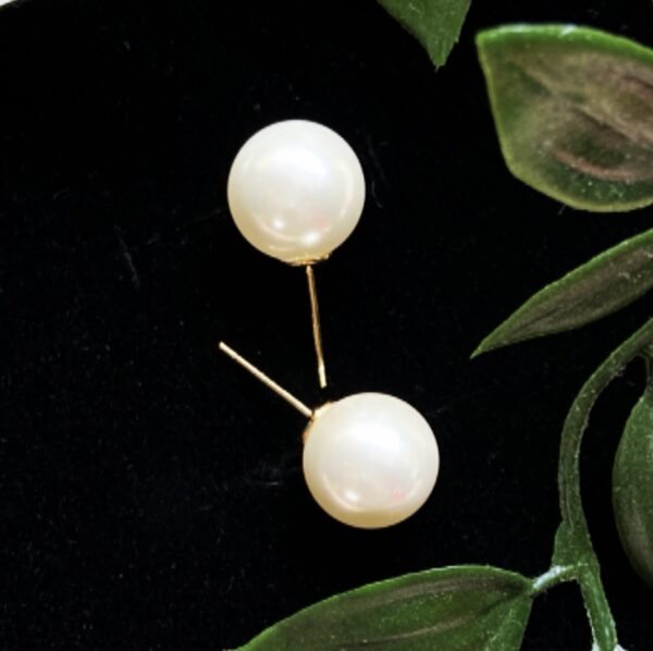 Pearl Studs