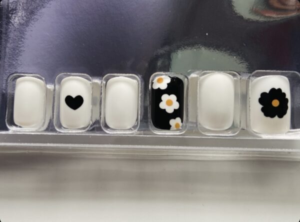 Flower Nail Art - Image 2