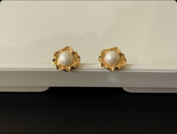 Pearl Shell Studs