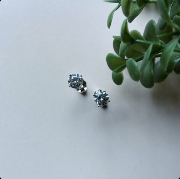 Round Studs - Image 4