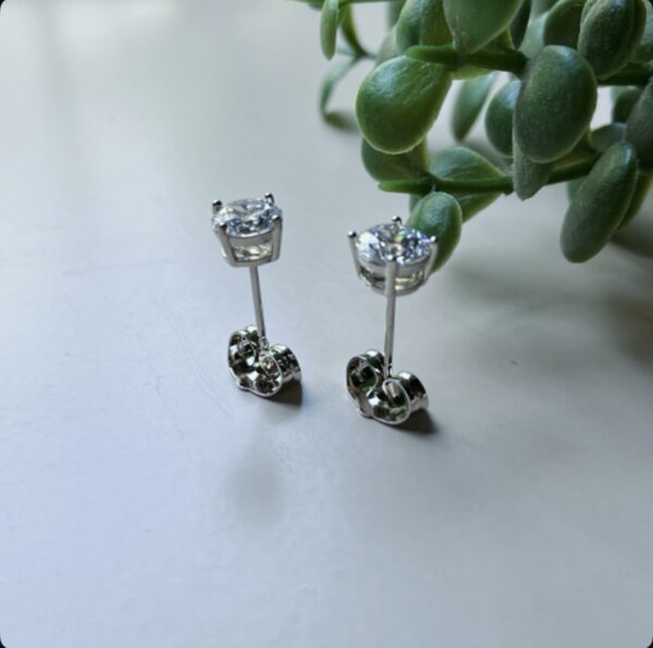 Round Studs - Image 3