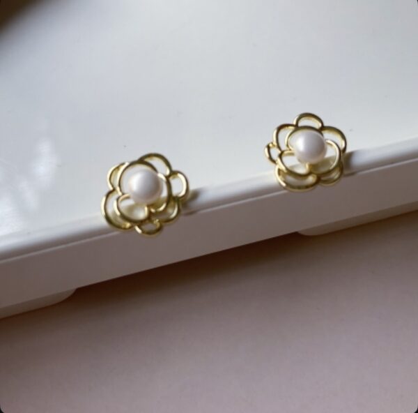 Camellia Pearl Stud - Image 3