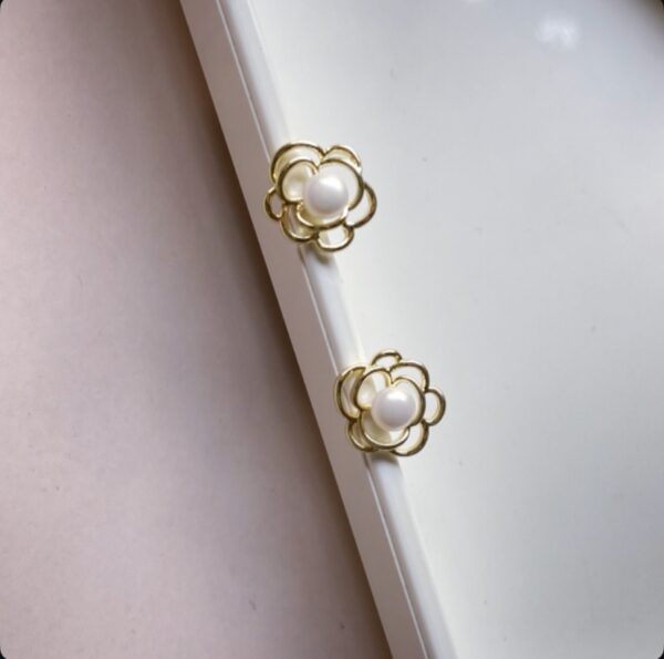 Camellia Pearl Stud