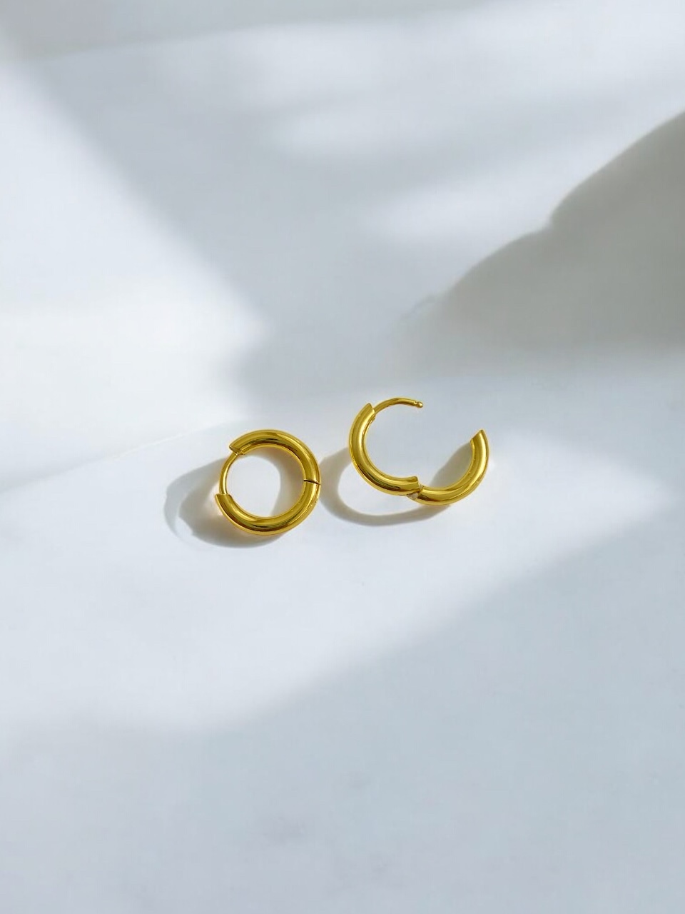 18k gold plated small hoop earrings – classy, minimal, waterproof & skin friendly 18k gold plated small hoop earrings – classy, minimal, waterproof & skin friendly