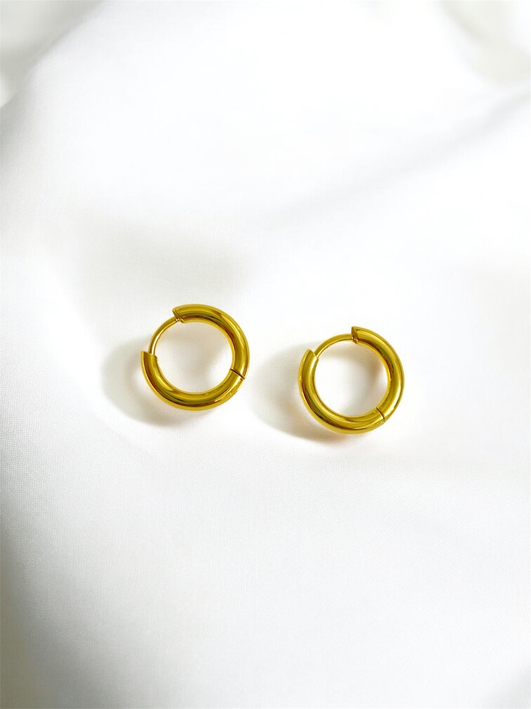 18k gold plated small hoop earrings – classy, minimal, waterproof & skin friendly 18k gold plated small hoop earrings – classy, minimal, waterproof & skin friendly